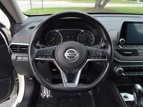 Used 2020 Nissan Altima 2.5 SR FWD image 9
