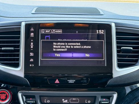 Used 2018 Honda Pilot Touring image 13