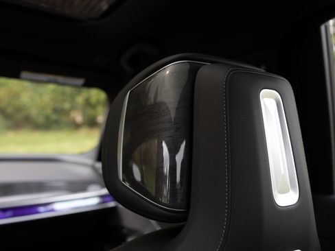 Used 2024 BMW 760i xDrive w/ Premium Package 2 image 35