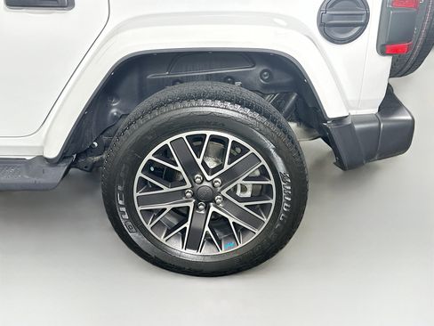 Used 2023 Jeep Wrangler Unlimited Sahara w/ Cold Weather Group AWD/4WD image 11