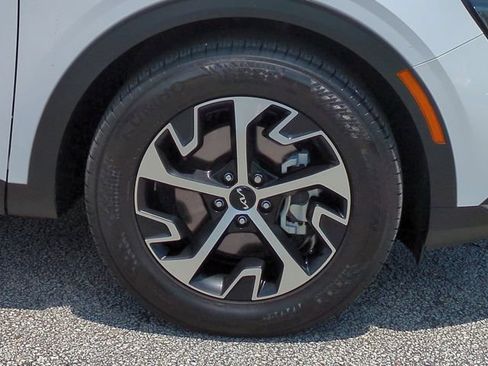 Used 2025 Kia Sportage EX w/ Premium Package FWD image 11