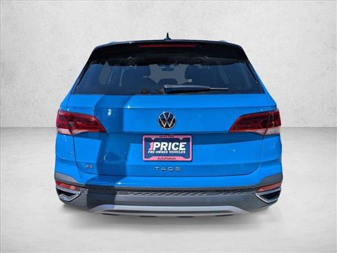 Used 2024 Volkswagen Taos SE w/ Panoramic Sunroof Package FWD image 6