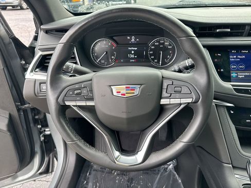 Used 2024 Cadillac XT6 Luxury image 16
