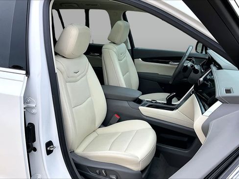 Used 2022 Cadillac XT6 Premium Luxury w/ Technology Package FWD image 9