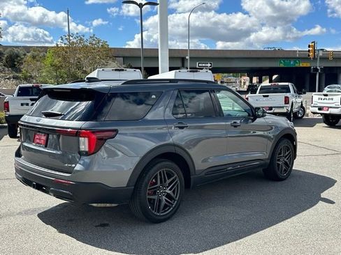 Used 2025 Ford Explorer ST-Line w/ ST-Line Street Pack AWD/4WD image 8