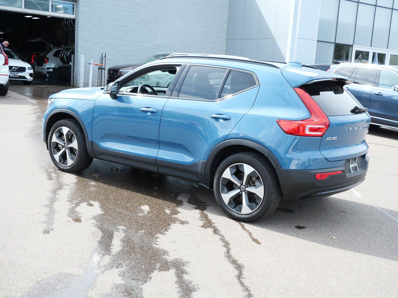 Used 2024 Volvo XC40 B5 Core w/ Protection Package Premier AWD/4WD image 5