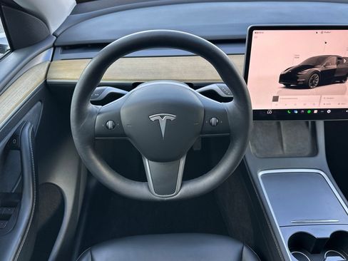 Used 2023 Tesla Model Y Long Range AWD/4WD image 13