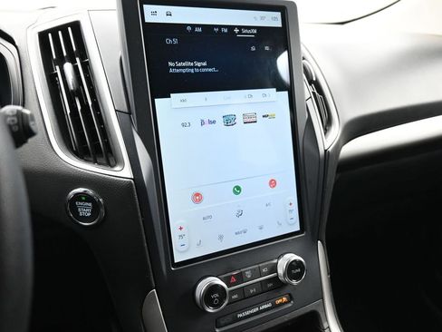 Used 2023 Ford Edge SEL image 16