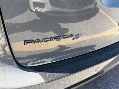 Used 2020 Chrysler Pacifica Limited w/ Advanced Safetytec Group image 10