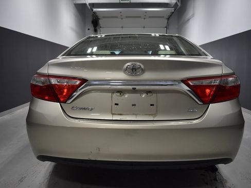 Used 2016 Toyota Camry LE image 9