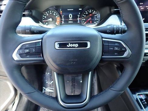 Used 2023 Jeep Compass Latitude AWD/4WD image 13