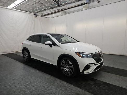 Used 2023 Mercedes-Benz EQE 500 4MATIC SUV w/ Pinnacle Trim Package image 3
