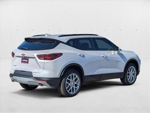 New 2025 Chevrolet Blazer LT w/ Convenience Package image 2