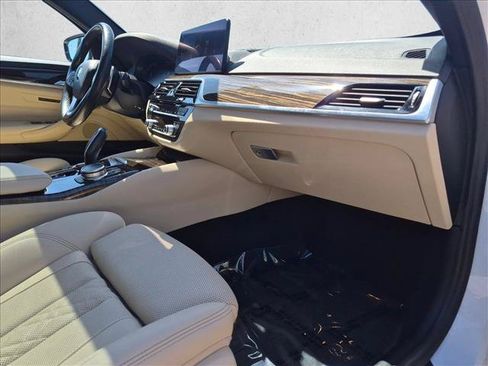 Used 2021 BMW 530i w/ Convenience Package RWD image 26