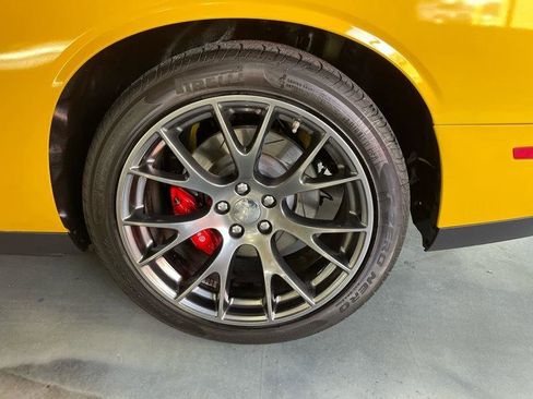 Used 2017 Dodge Challenger SRT w/ Technology Group image 19