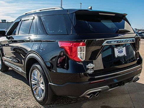 Used 2023 Ford Explorer King Ranch w/ Technology Package image 3