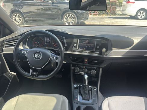 Used 2019 Volkswagen Jetta R-Line FWD image 8