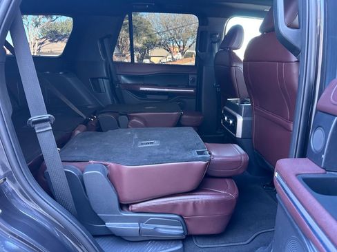 Used 2024 Ford Expedition Limited image 43
