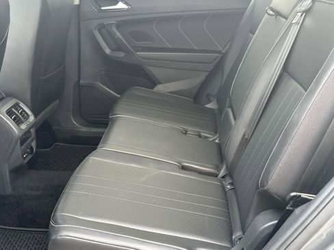 Used 2024 Volkswagen Tiguan SE image 25