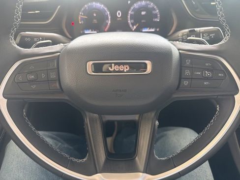 New 2025 Jeep Grand Cherokee L Laredo image 17