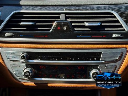 Used 2021 BMW 740i w/ M Sport Package RWD image 17