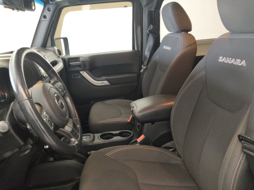 Used 2018 Jeep Wrangler Sahara w/ Connectivity Group AWD/4WD image 17