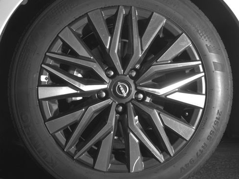 Used 2025 Nissan Altima 2.5 SV FWD image 12