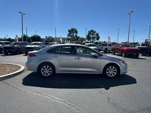 Used 2025 Toyota Corolla LE FWD image 6