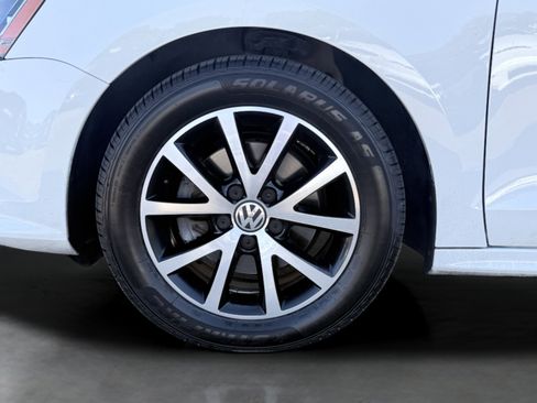 Used 2017 Volkswagen Jetta SE image 15