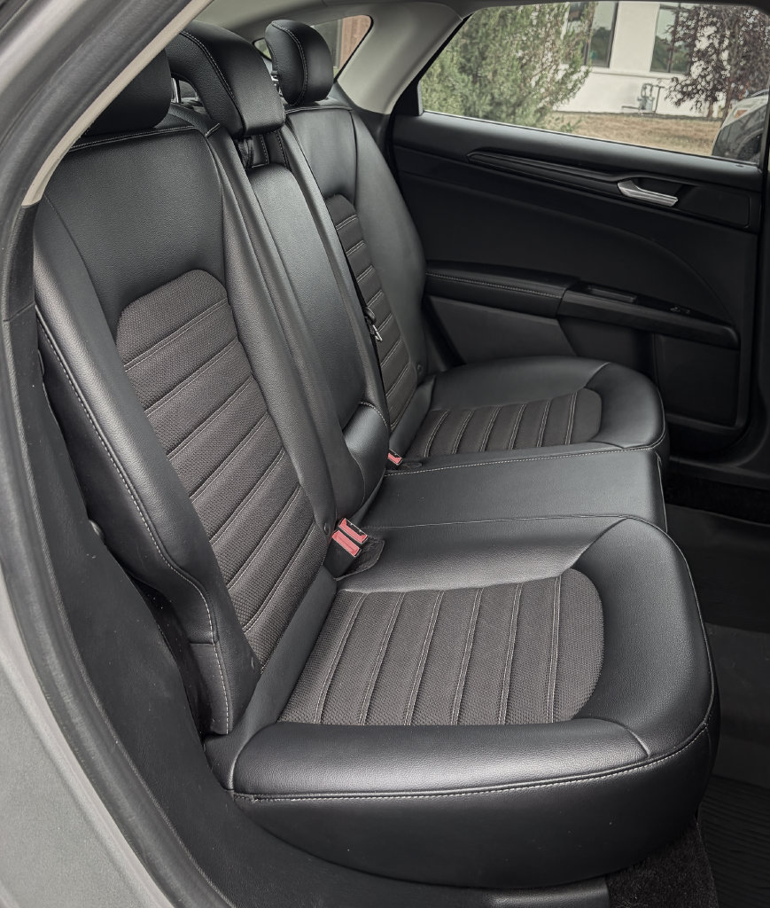 Used 2018 Ford Fusion SE w/ Equipment Group 601A FWD image 30