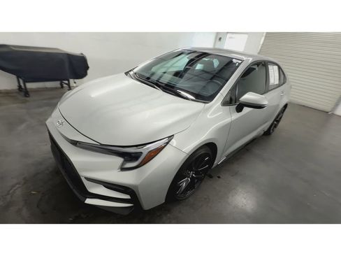 Used 2025 Toyota Corolla SE FWD image 4