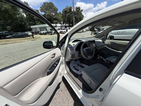 Used 2012 Nissan Leaf SL w/ Protection Pkg FWD image 9