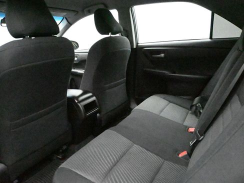 Used 2015 Toyota Camry LE image 9