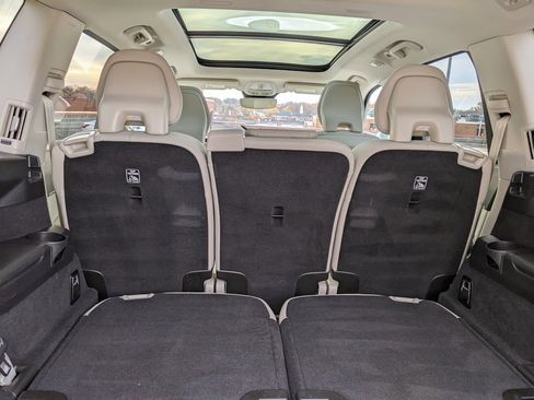 Certified 2024 Volvo XC90 T8 Core w/ Protection Package Premier image 27