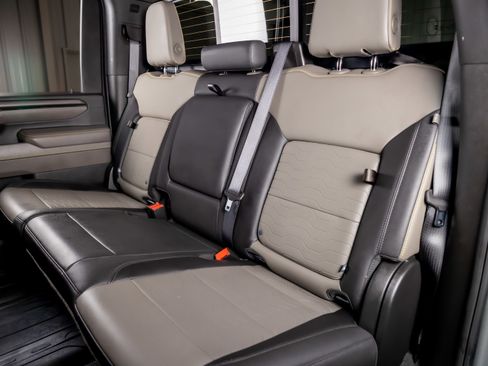 Used 2024 Chevrolet Silverado 2500 ZR2 w/ Technology Package image 19