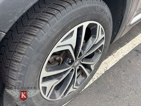 Used 2020 Hyundai Santa Fe SEL image 3