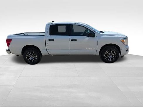 Used 2022 Nissan Titan SV AWD/4WD image 2