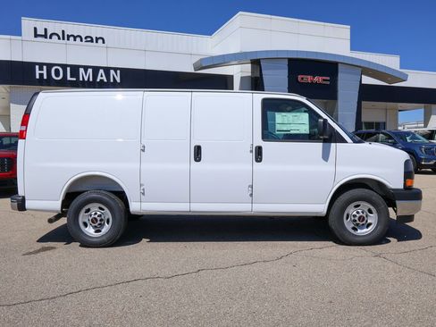 New 2026 GMC Savana 2500 image 2