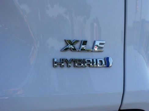 Used 2022 Toyota RAV4 XLE image 11