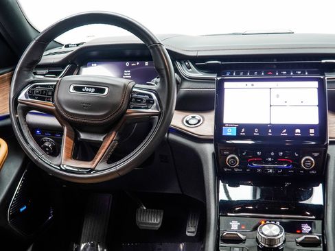 Used 2023 Jeep Grand Cherokee Summit w/ Luxury Tech Group V AWD/4WD image 17