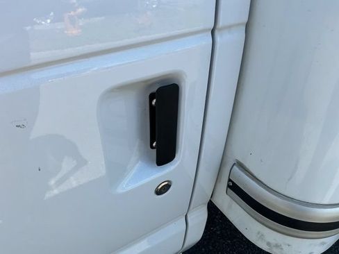 Used 2023 Ford E-450 and Econoline 450 Super Duty RWD image 9