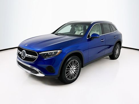 Used 2026 Mercedes-Benz GLC 300 image 3