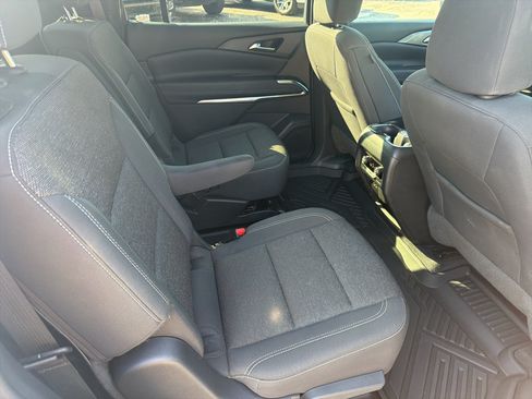 Used 2024 Chevrolet Traverse LT FWD image 12