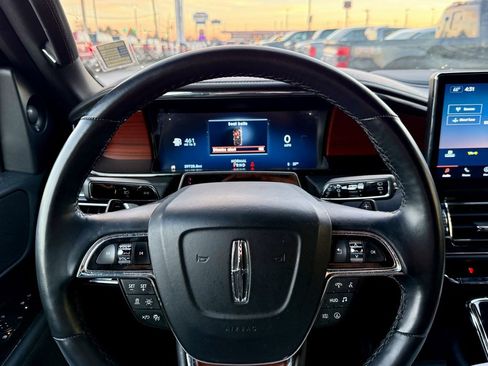 Used 2023 Lincoln Navigator Reserve image 18