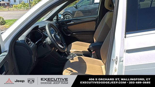 Used 2023 Volkswagen Tiguan SE AWD/4WD image 9