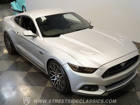 Used 2015 Ford Mustang GT RWD image 32