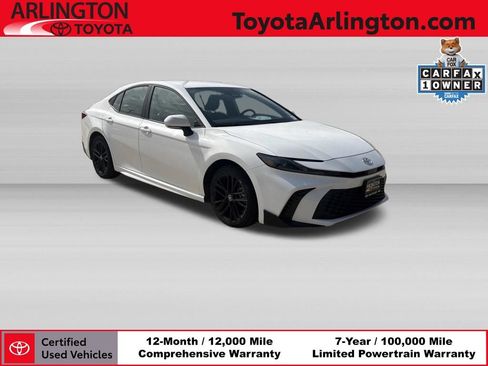 Used 2025 Toyota Camry SE FWD image 1