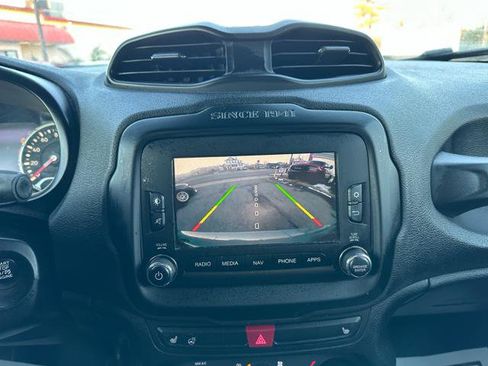 Used 2016 Jeep Renegade Trailhawk w/ Premium Trailhawk Package image 22