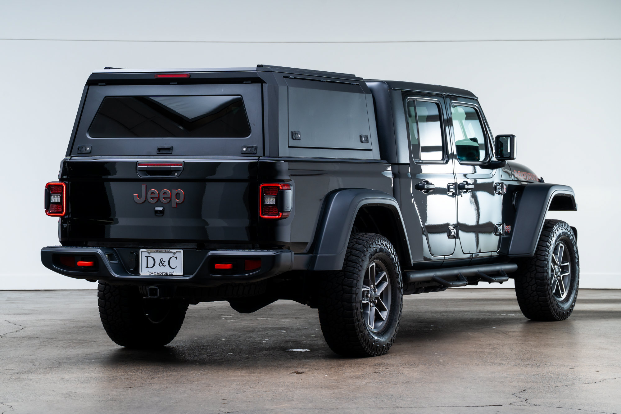Used 2024 Jeep Gladiator Mojave w/ Convenience Group AWD/4WD image 7