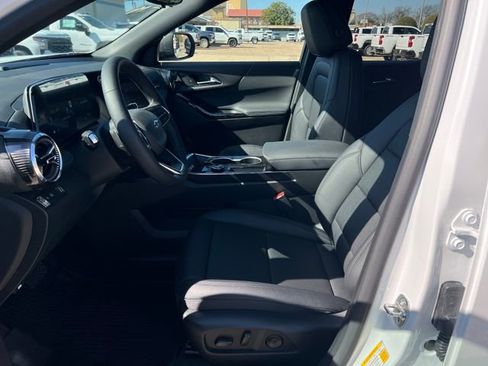 New 2026 Chevrolet Equinox LT w/ Convenience Package II image 9